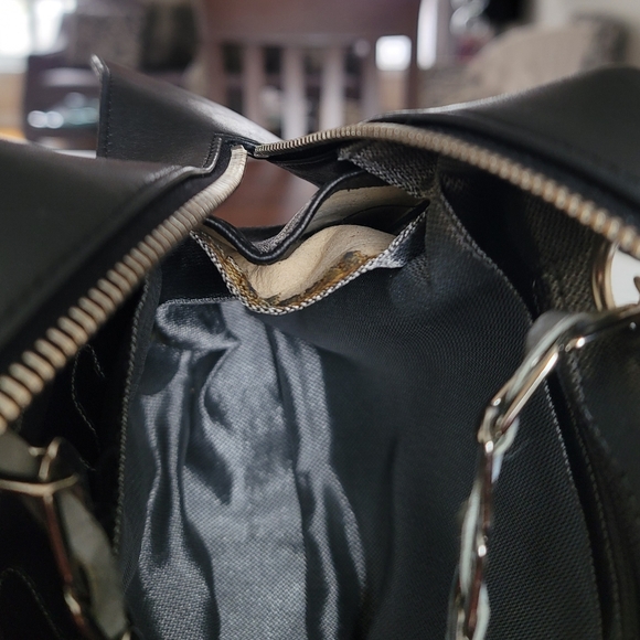 AUTHENTIC Chanel Mademoiselle Ligne Vertical Quilted Leather Camera Bag, Large - Picture 10 of 12